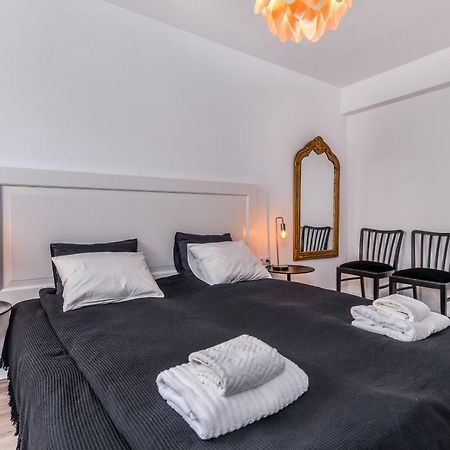 66 Apartment - Stylish Two Bedroom In Lozenets District By Flat Mаnager Sofía Exterior foto