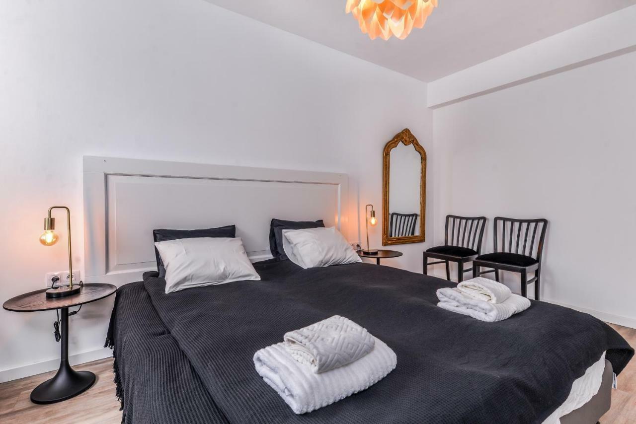 66 Apartment - Stylish Two Bedroom In Lozenets District By Flat Mаnager Sofía Exterior foto