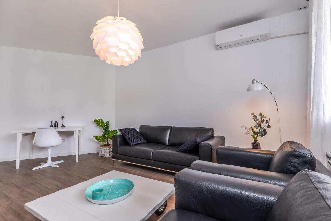 66 Apartment - Stylish Two Bedroom In Lozenets District By Flat Mаnager Sofía Exterior foto